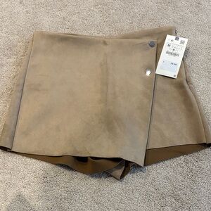 Stylish Tan Mini Skort